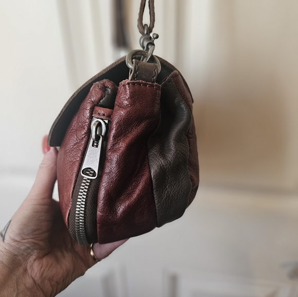 Liebeskind• Leather Flap Turn Lock Crossbody bag. - Picture 10 of 11